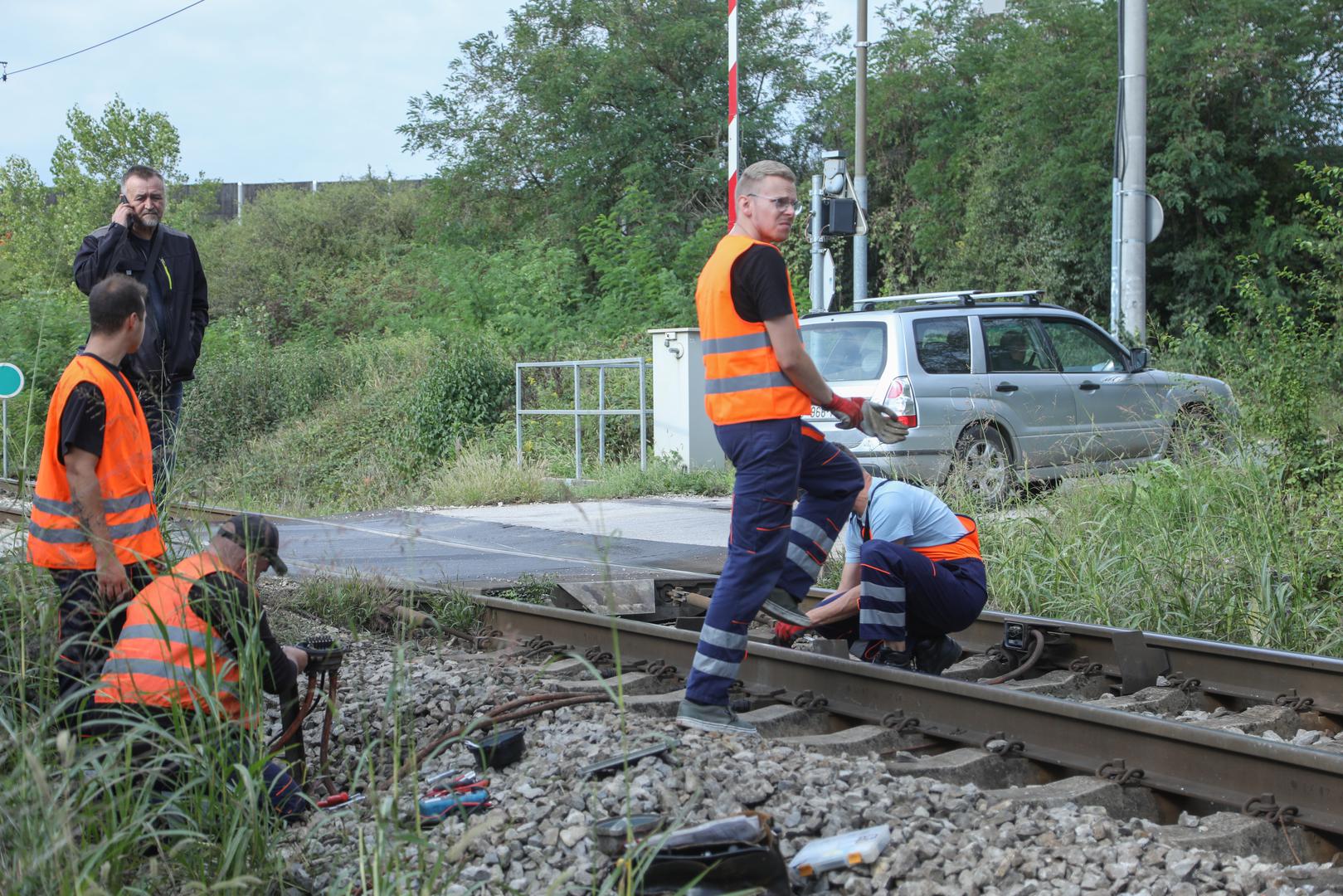 20.9.2024., Demerje - Zeljeznicki prijelaz za automobile gdje se sinoc oko 2 sata ujutro dogodila prometna nesreca u kojoj su sudjelovali osobni automobil te vlak. Photo: Luka Batelic/PIXSELL