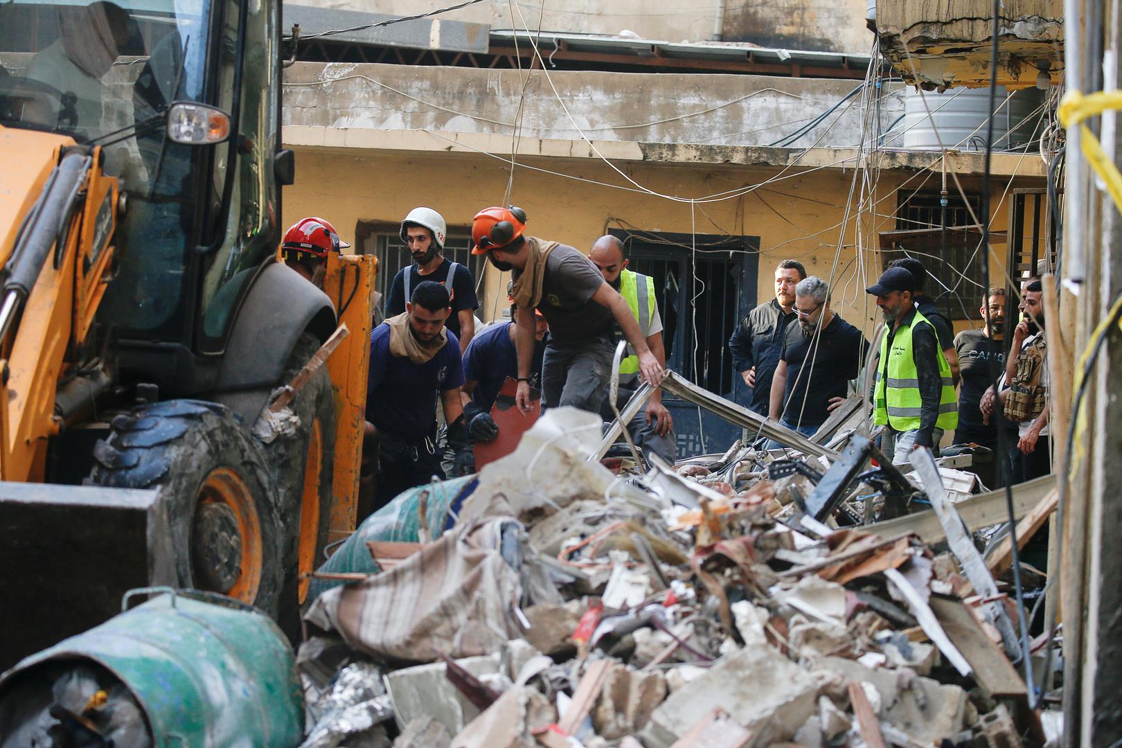 People inspect the damage, at the site of an Israeli strike in Beirut's southern suburbs, Lebanon September 24, 2024. REUTERS/Amr Abdallah Dalsh Photo: AMR ABDALLAH DALSH/REUTERS