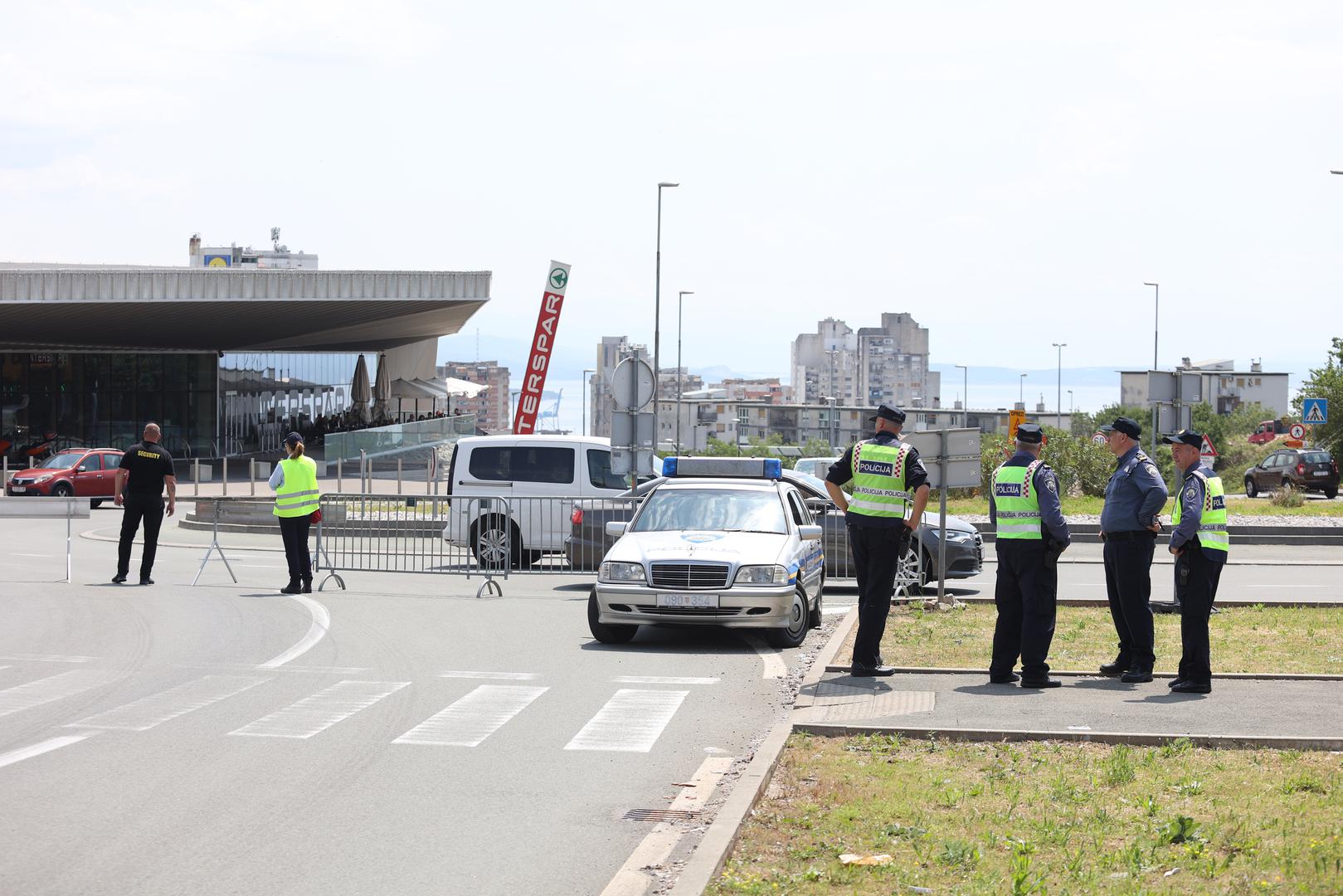 24.5.2023.., Rijeka - Od 12.00 sati do ponoci, prometnica od rotora Rujevica do cvora Hosti bit ce zatvorena za prometovanje svih vozila u oba smjera osim za interventna vozila i vozila sa dozvolama. Prometnica se zatvara temeljem zahtjeva HNS-a i s obzirom na proglasenje nogometne utakmice Hajduk-Sibenik utakmicom visokog rizika od strane MUP-a.
 Photo: Nel Pavletic/PIXSELL