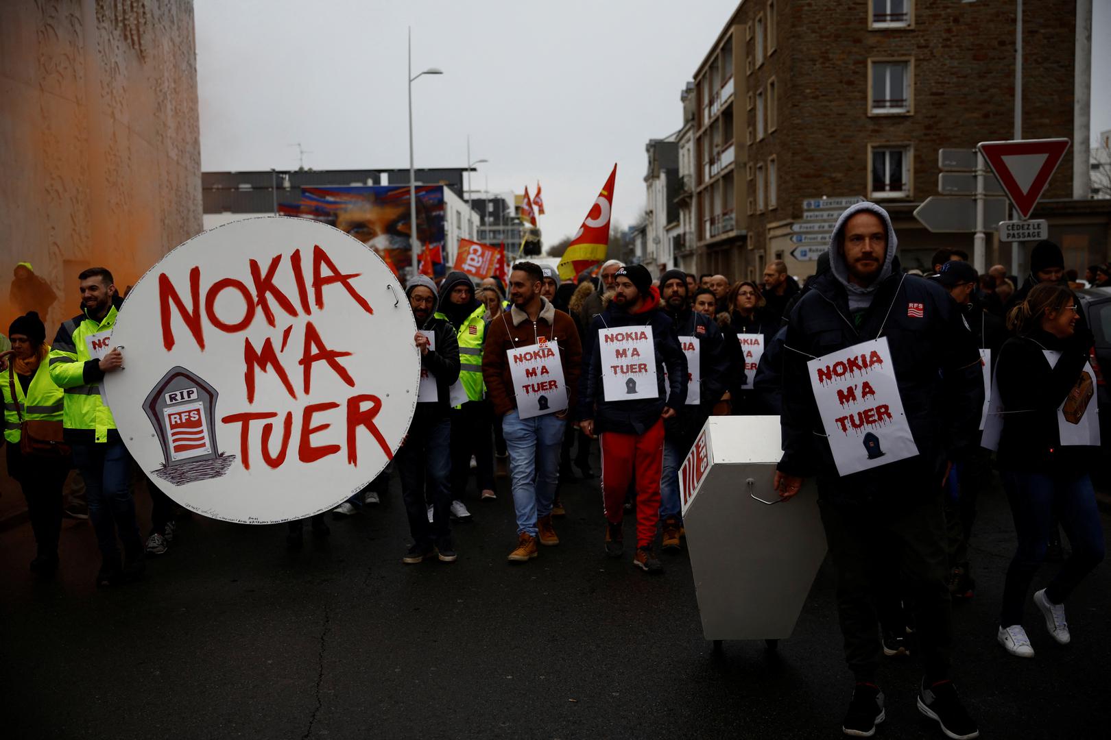 Protesters hold placard reading "Nokia killed me" during a demonstration against French government's pension reform plan in Saint-Nazaire as part of a day of national strike and protests in France, January 19, 2023. REUTERS/Stephane Mahe Photo: STEPHANE MAHE/REUTERS