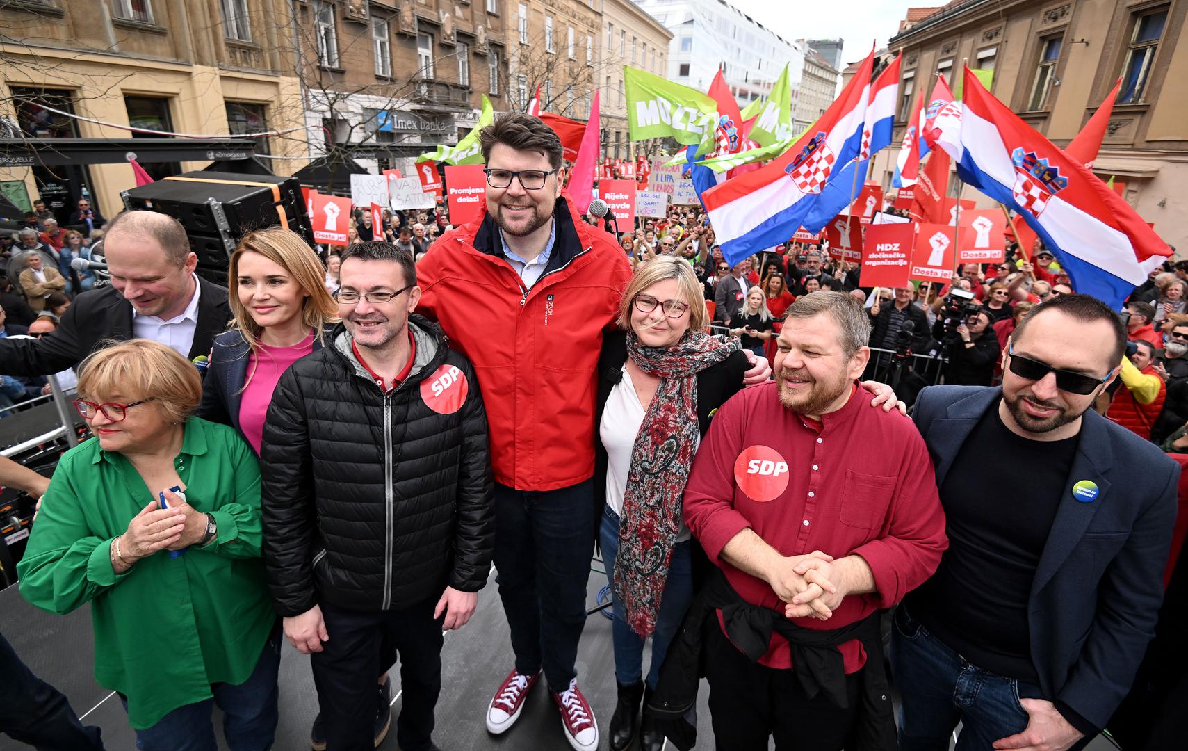 23.03.2024., Zagreb - Koalicija Rijeke pravde i stranka Možemo! mjesec dana uoci izbora, odrzali su prosvjedne skupove pod nazivom 'Dosta je!', istodobno u pet gradova s kojih su opet porucili da je 'dosta tiranije, lazi i korupcije, dosta je HDZ-a' te najavljuju da ce oni Hrvatskoj vratiti nadu i buducnost.  Photo: Marko Lukunic/PIXSELL