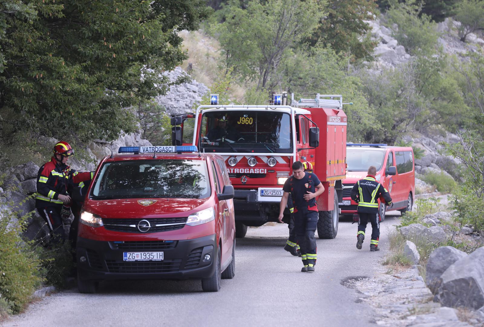 01.08.2024.,Makarska-Vatrogasci s kontinenta na pozaristu u Parku prirode Biokovo. Photo: Ivo Cagalj/PIXSELL