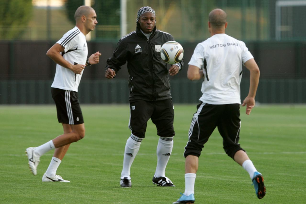 \'11.07.2011.Zagreb Nogometasi Neftci Baku-a nakon dolaska u Zagreb odradili prvi trening na stadionu nogometnog kluba Zagreb u Veslackoj ulici. Napadac Baku-a Emile Mpenza. Photo: Robert Anic/PIXSELL