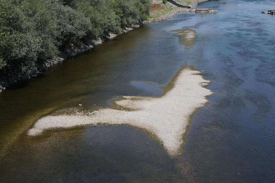 Zagreb: Zbog niskog vodostaja Save počele su se pojavljivati ade, otoci i plaže