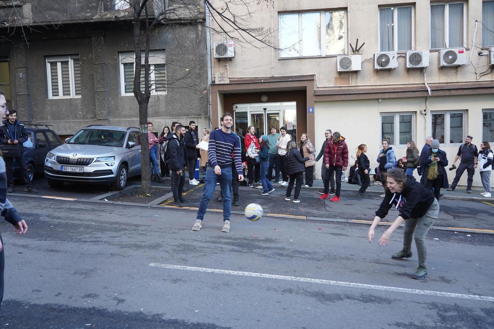 25, December, 2023, Belgrade -  A gathering of students began in front of the Ministry of State Administration and Local Self-Government, who announced traffic blockades at two locations in Belgrade due to alleged election theft. Photo: Antonio Ahel/ATAImages

25, decembar, 2023, Beograd - Ispred Ministarstva drzavne uprave i lokalne samouprave pocelo je okupljanje studenata koji su najavili blokade saobracaja na dve lokacije u Beogradu zbog navodne izborne kradje. Photo: Antonio Ahel/ATAImages Photo: Antonio Ahel/ATA Images/PIXSELL