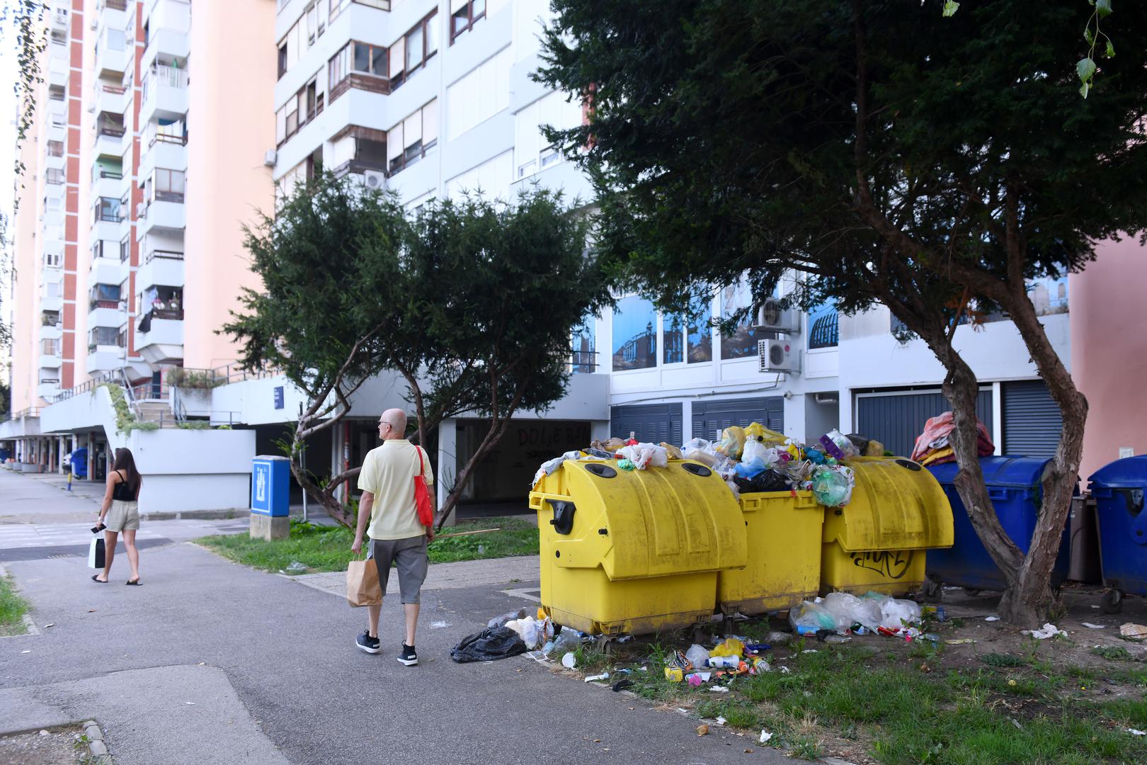 28.8.2024., Mamutica, Zagreb - Nakupine otpada koji se tjednima ne odvozi. Photo: Josip Mikacic/PIXSELL