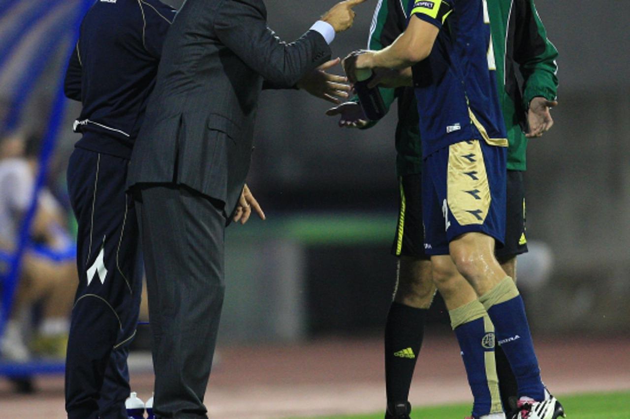 '16.09.2010., Stadion Maksimir, Zagreb - Europska liga, skupina D, Dinamo - Villarreal.Trener Dinama Vahid Halilhodzic i Igor Biscan Photo: Igor Kralj/PIXSELL'