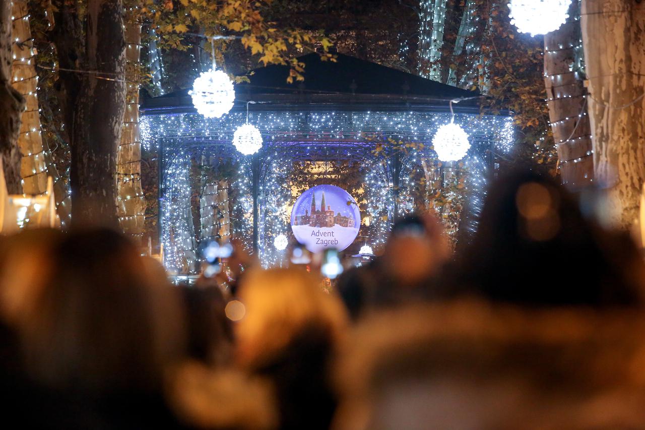 Paljenjem lampica na Zrinjevcu svečano otvoren Advent 2019.