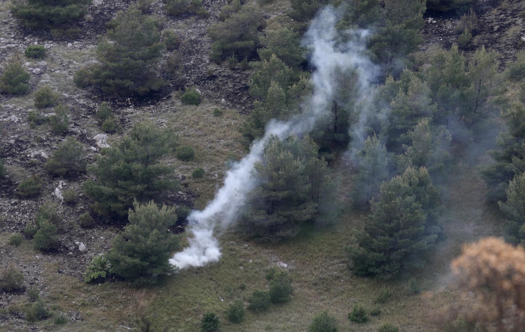 22.04.2024., Vrpolje - Pozar na nepristupacnom terenu izmedju Vrpolja i Grebastice. Photo: Dusko Jaramaz/PIXSELL