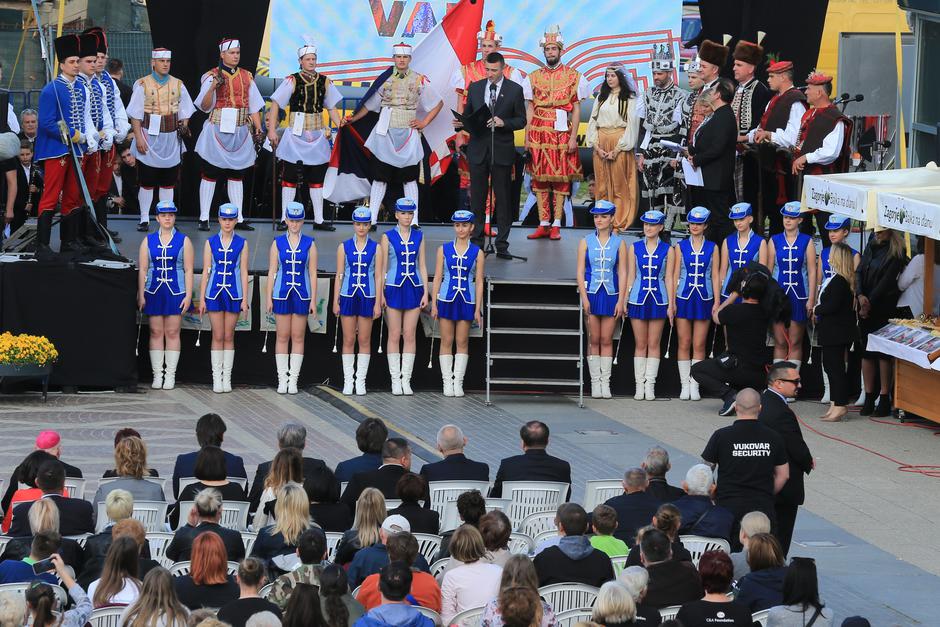 Uglednici na svečanom otvorenju manifestacije SVI ZA JEDNO HRVATSKO NAJ