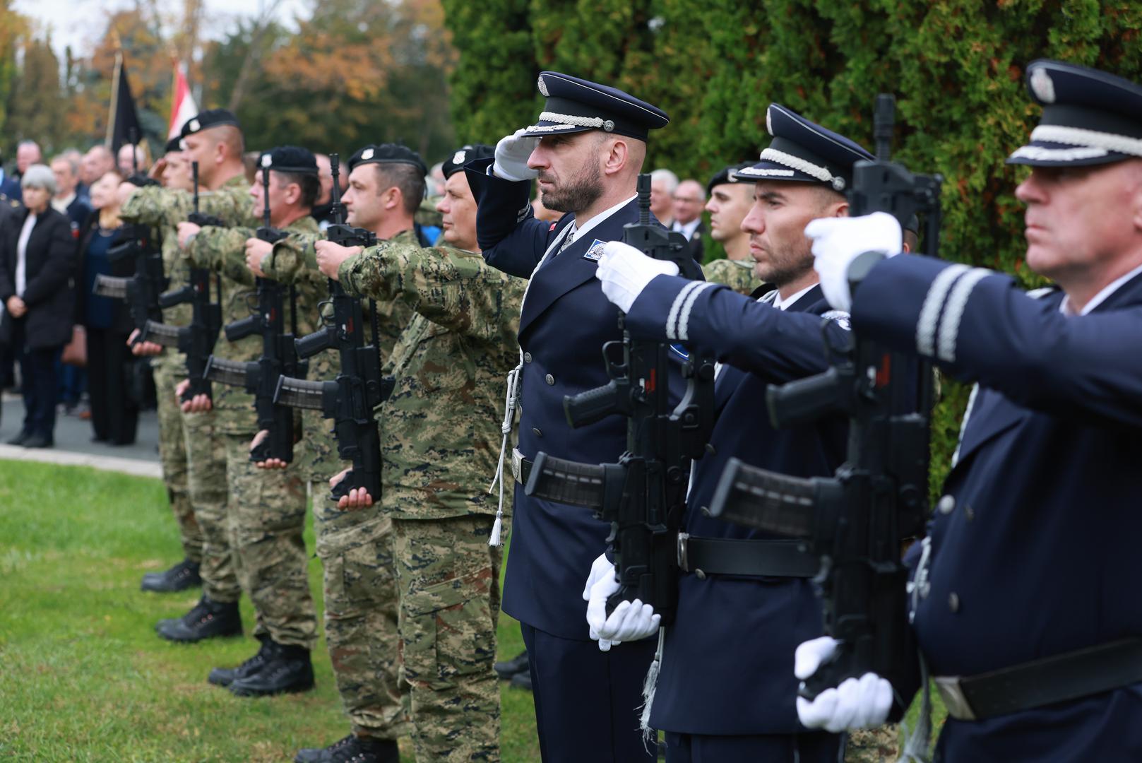 16.10.2024., Vukovar - Memorijalno groblje zrtava iz Domovinskog rata, Obilježavanje 33. godisnjice pogibije general-bojnika Blage Zadre i pukovnika Alfreda Hilla. Program obiljezavanja zapoceo je polaganjem vijenaca na mjesta vjecnih pocivalista general-bojnika Blage Zadre i pukovnika Alfreda Hilla. Photo: Davor Javorovic/PIXSELL