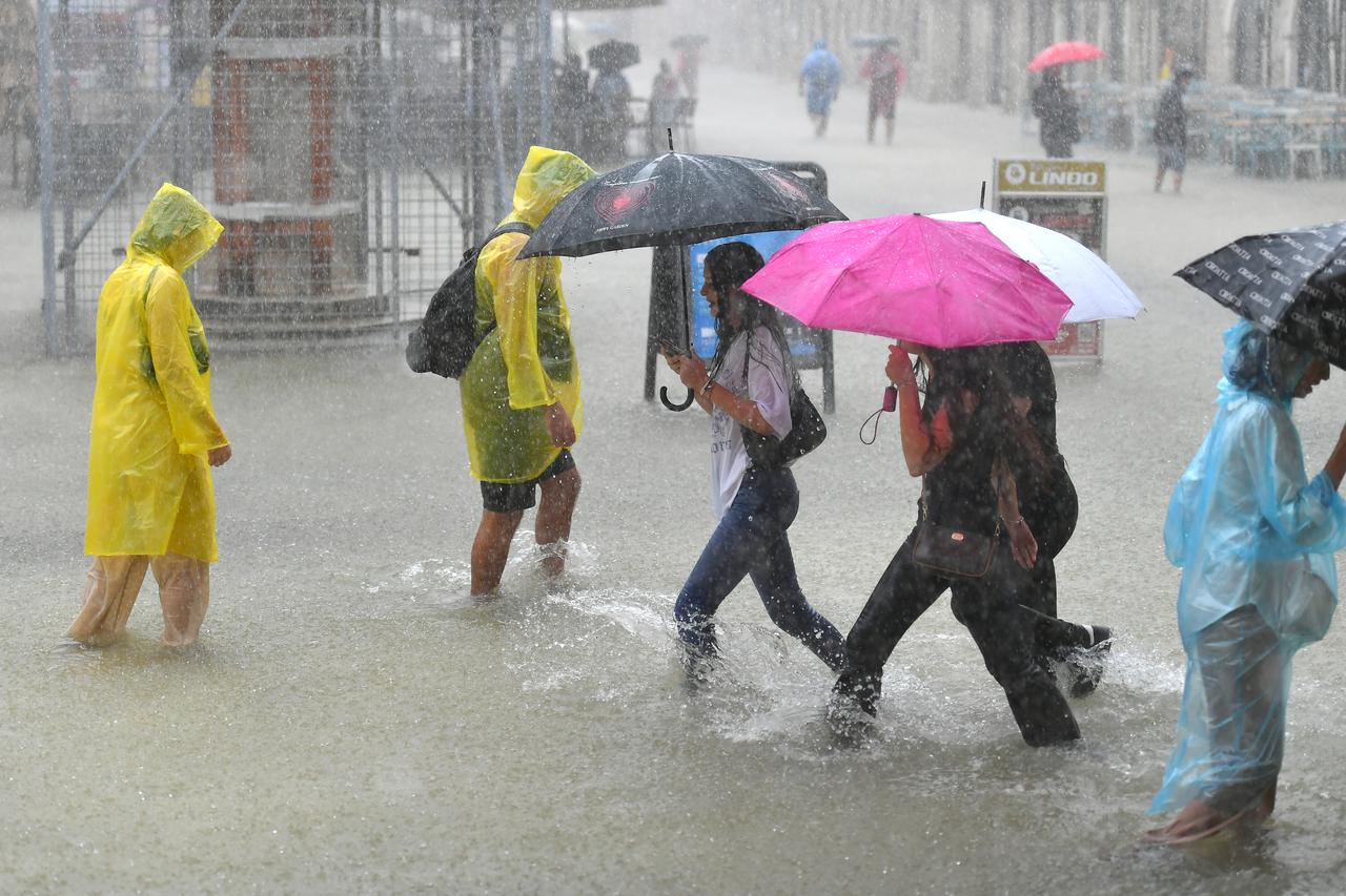 Dubrovnik: Jaka kiša i nevrijeme uzrokovalo poplave u određenim djelovima grada