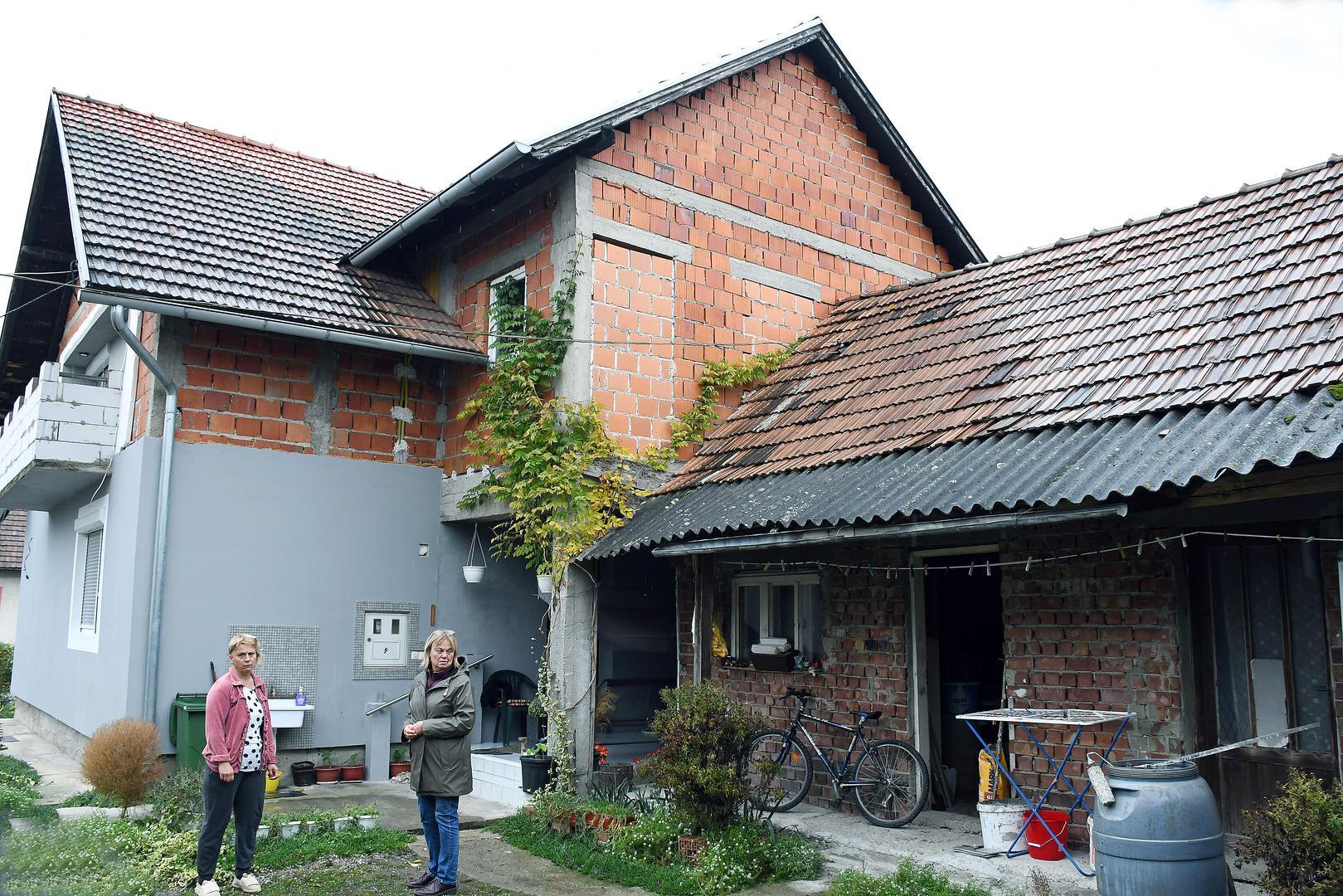 07.11.2023.,Glina, Majske Poljane - Obilazak obnovljenih kuca od strane drzave, onih koje su obnovljene donacijama, ali i ljude koji su i dalje u kontejnerima. Glina, Sandra Kacar. Branka Baksic Miksic
 Photo: Nikola Cutuk/PIXSELL