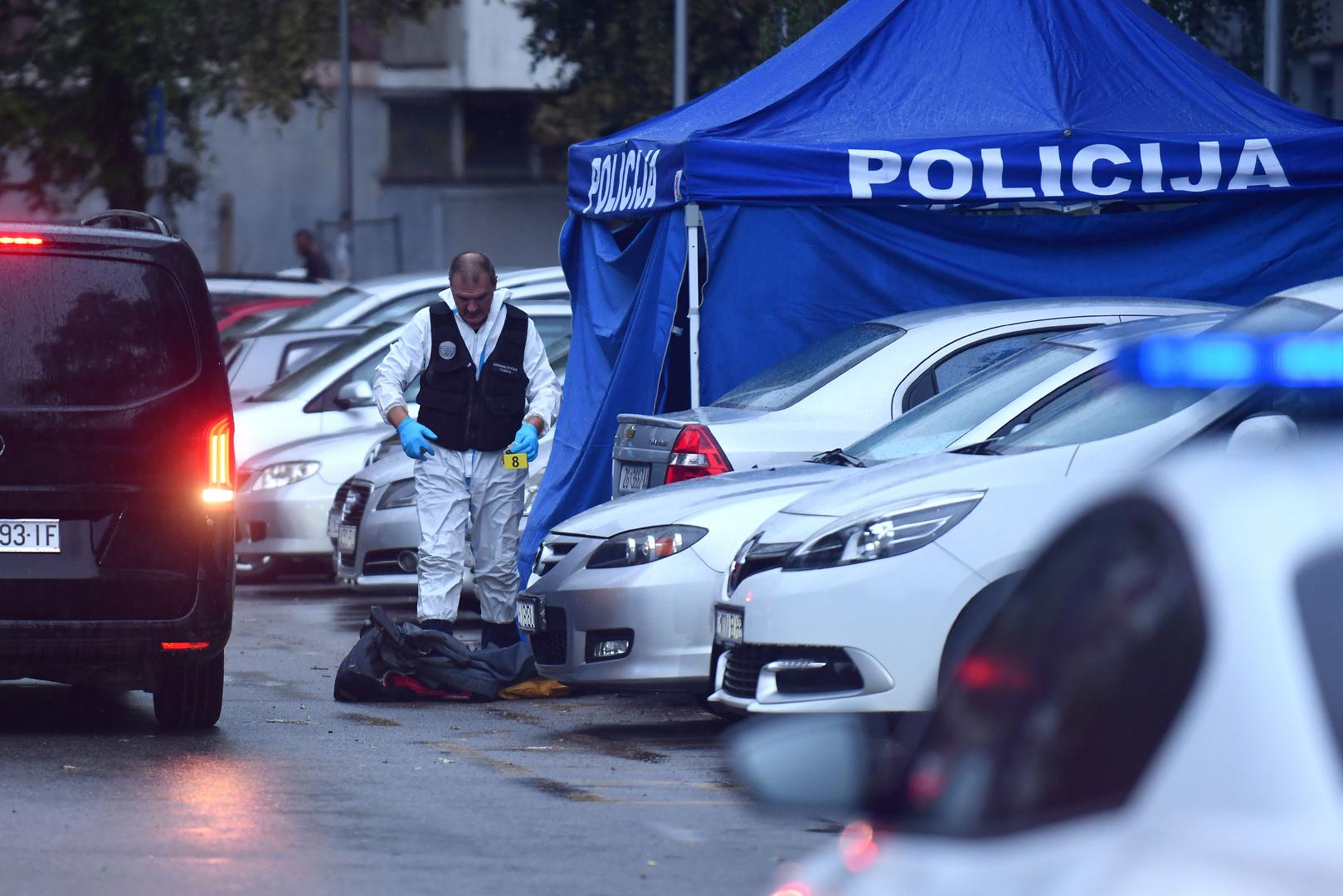 05.09.2024., Zagreb - U stambenoj zgradi u naselju Sopot u Novom Zagrebu policija je pronasla tijelo zenske osobe te je prema dosad utvrdjenim informacijama smrt posljedica kaznenog djela. Nedaleko mjesta dogadjaja u osobnom vozilu pronadjeno je tijelo muskarca koji je najvjerojatnije pocinio samoubojstvo a dovodi se u vezu s ubojstvom zenske osobe.     Photo: Josip Mikacic/PIXSELL