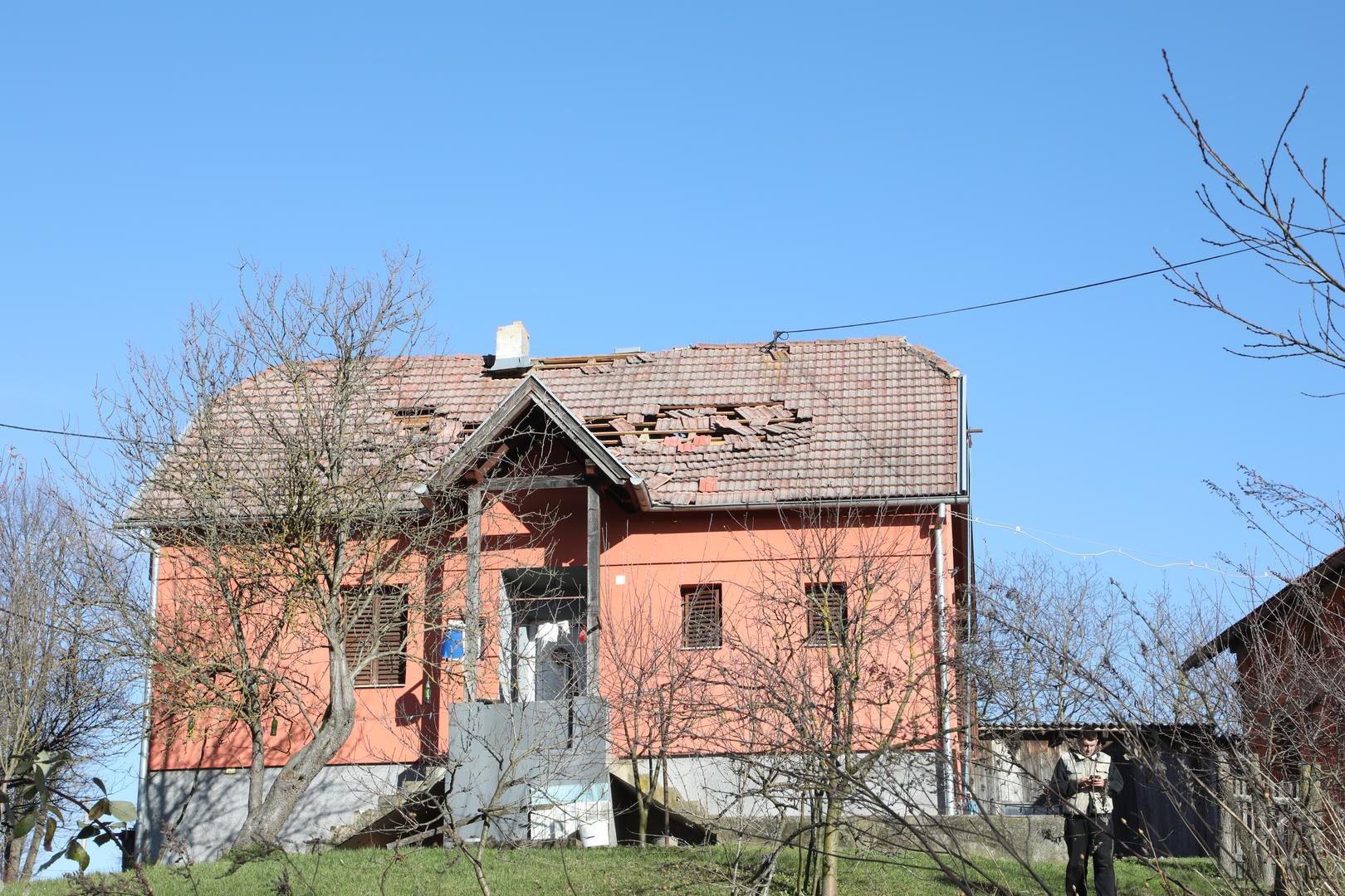 29.12.2020.Strašnik; novi potres jačine 6,3 koji je nanio stetu na kucama. Photo; Edina Zuko/PIXSELL