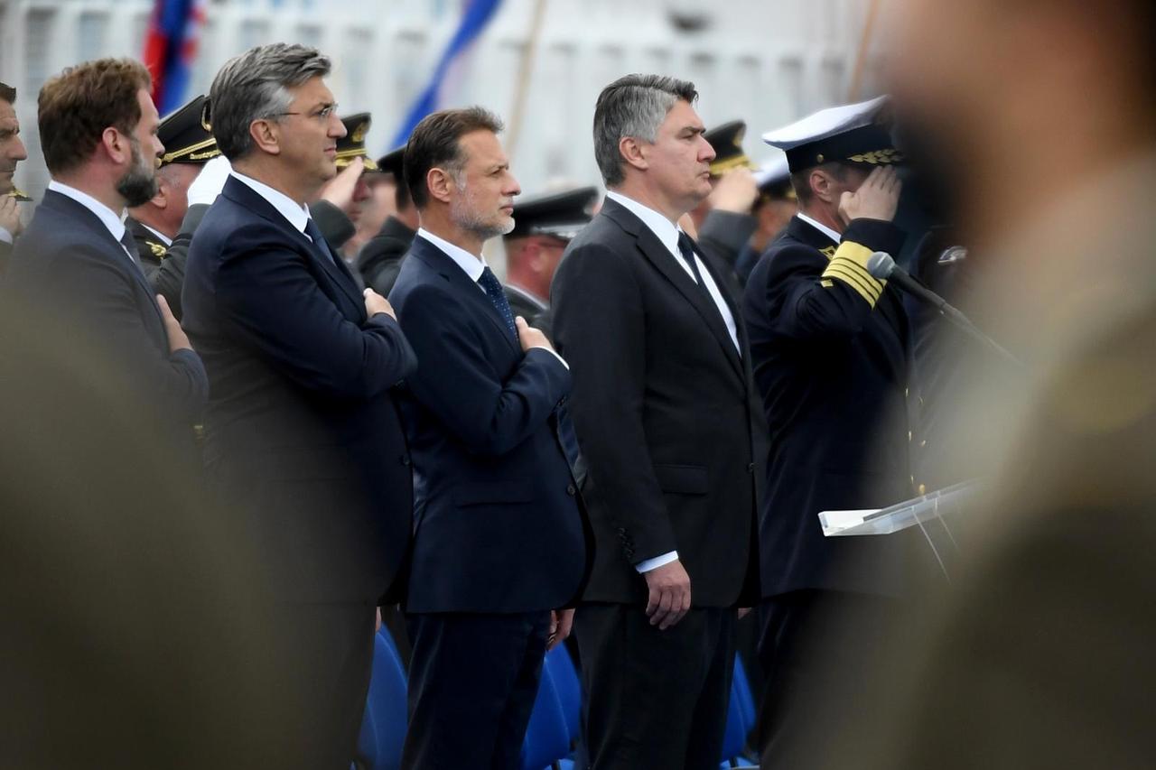 Svečano postrojavanje pripadnika Oružanih snaga RH na stadionu u Kranjčevićevoj