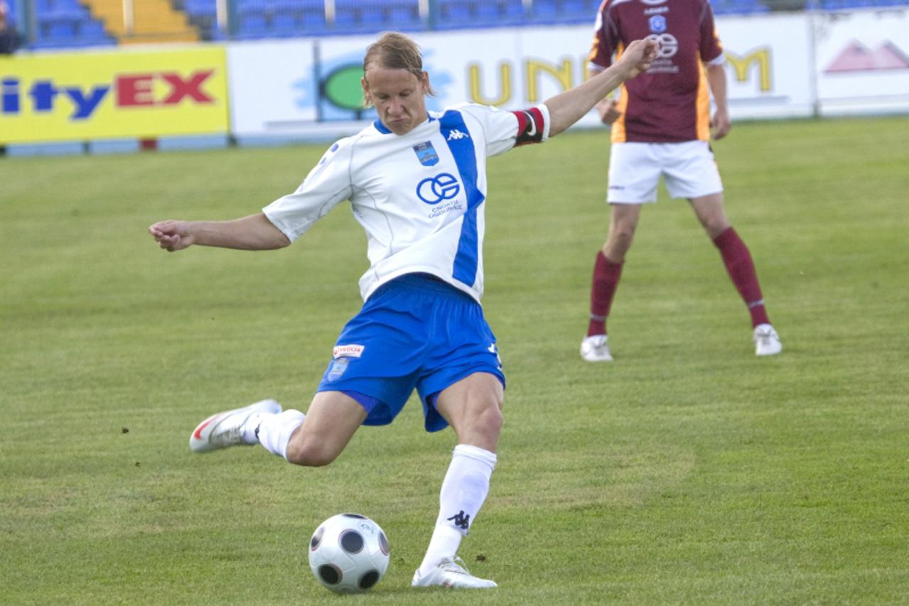 '01.05.2010., Osijek - Nogometna utakmica 28. kola prve HNL izmedju domacina NK Osijek i NK Varteks.Domagoj Vida  Photo: Krunoslav Petric/PIXSELL'