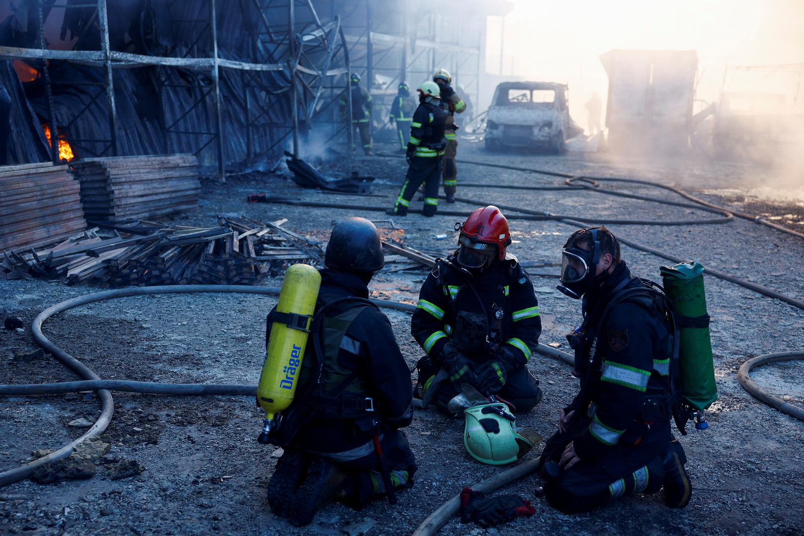 Firefighters work at the site of a household item shopping mall which was hit by a Russian air strike, amid Russia's attack on Ukraine, in Kharkiv, Ukraine, May 25, 2024. REUTERS/Valentyn Ogirenko Photo: VALENTYN OGIRENKO/REUTERS