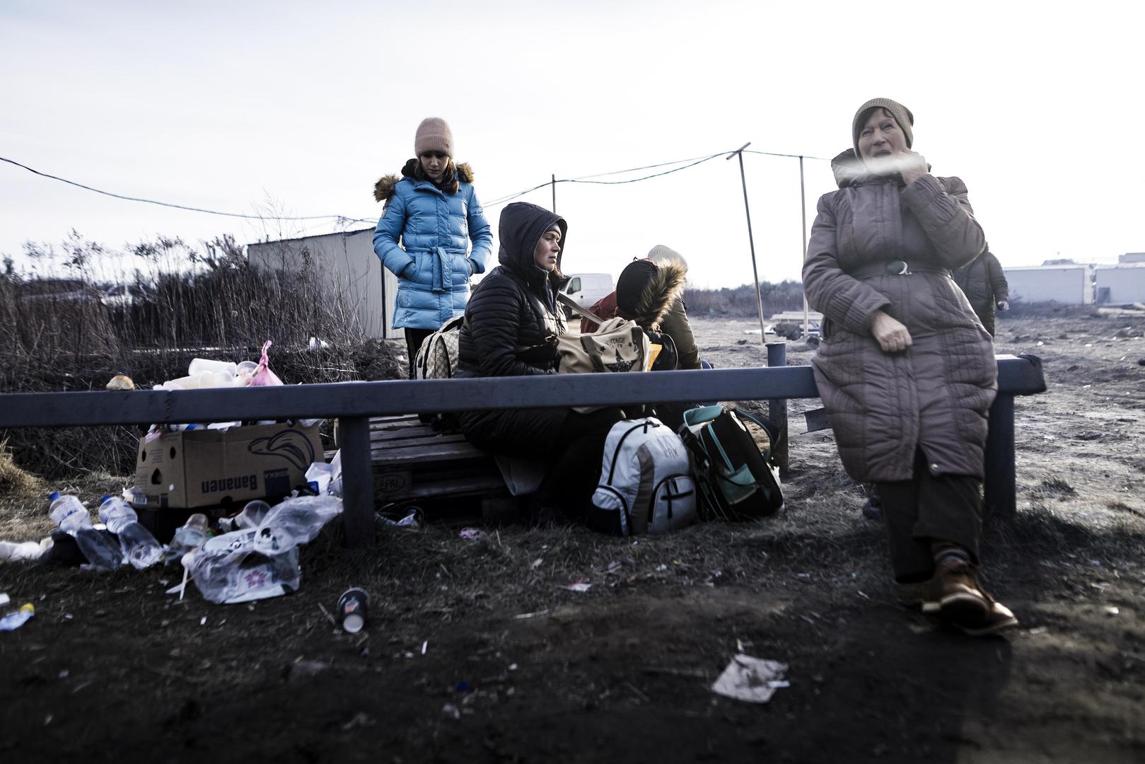 12.03.2022., Yavoriv, Ukrajina - Zbog velikog pritiska na granicni prijelaz tisuce izbjeglica danima strpljivo boravi na hladnoci cekajuci svoju sansu za prelazak u Poljsku i put porema zapadu.  Photo: Milan Sabic/PIXSELL