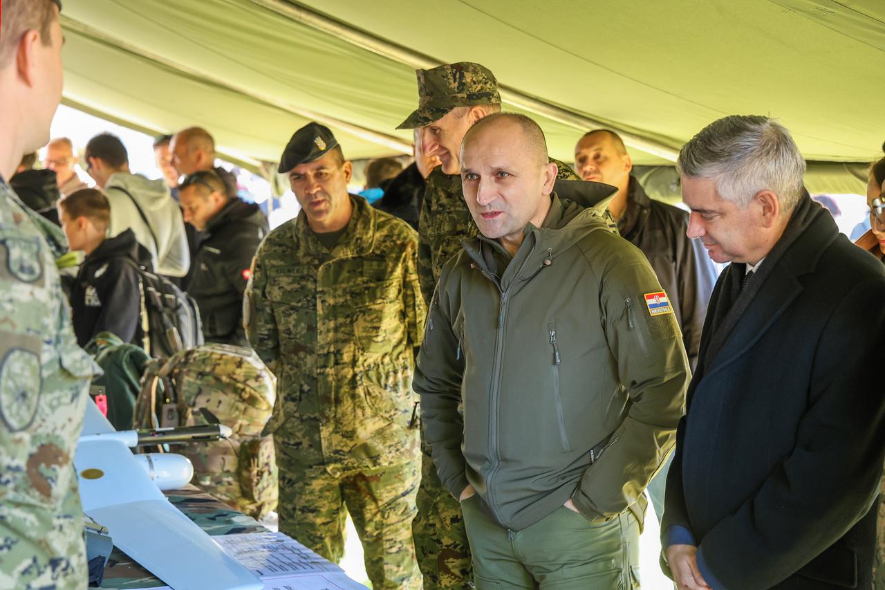 Sveti Nikola u Pulu stigao pod policijskom pratnjom