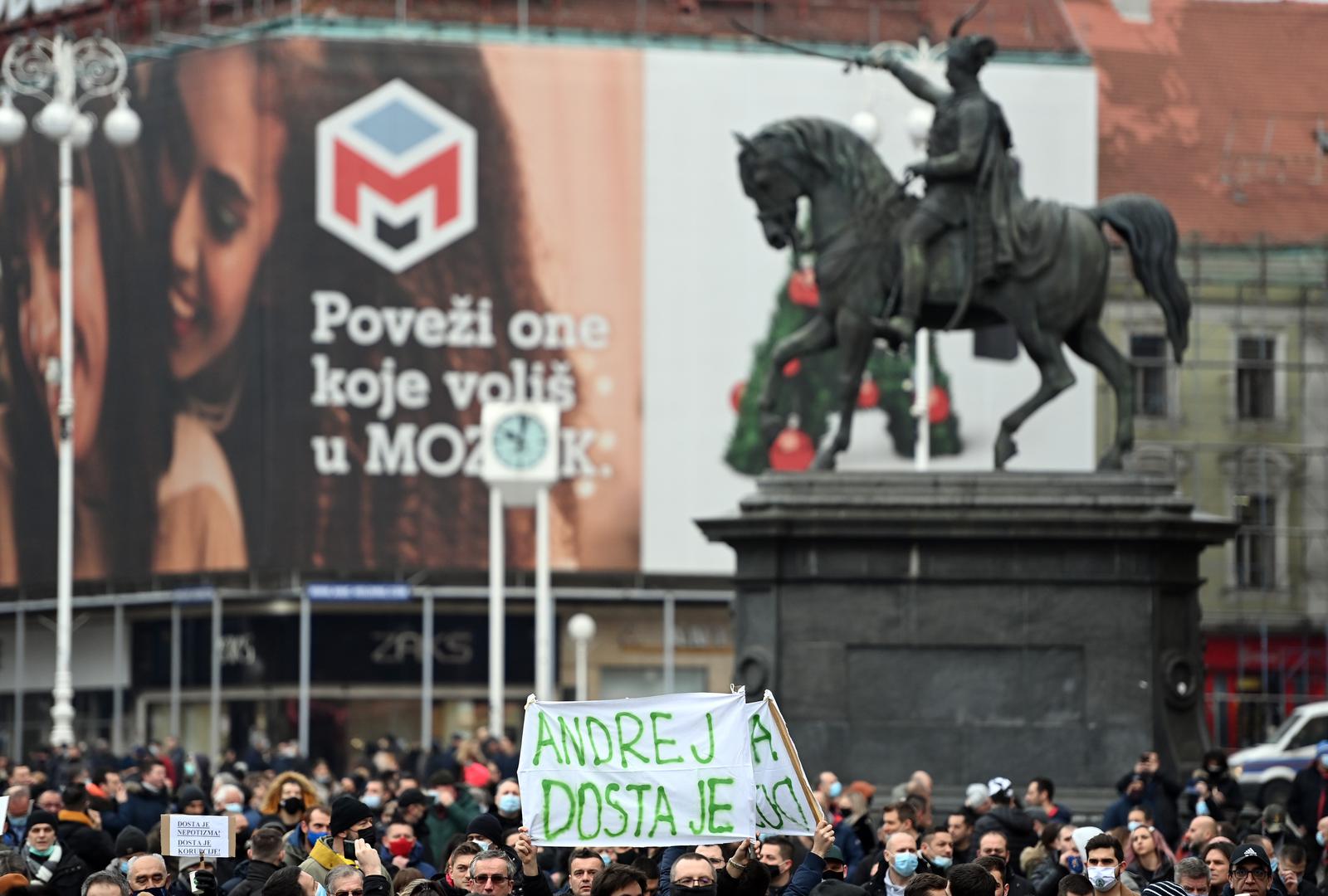 03.02.2021., Zagreb - U organizaciji Udruge Glas poduzetnika na Trgu bana Josipa Jelacica odrzan je prosvjed "zbog neadekvatnih ekonomskih mjera i diskriminatornih odluka prema dijelu poduzetnika". Photo: Igor Soban/PIXSELL