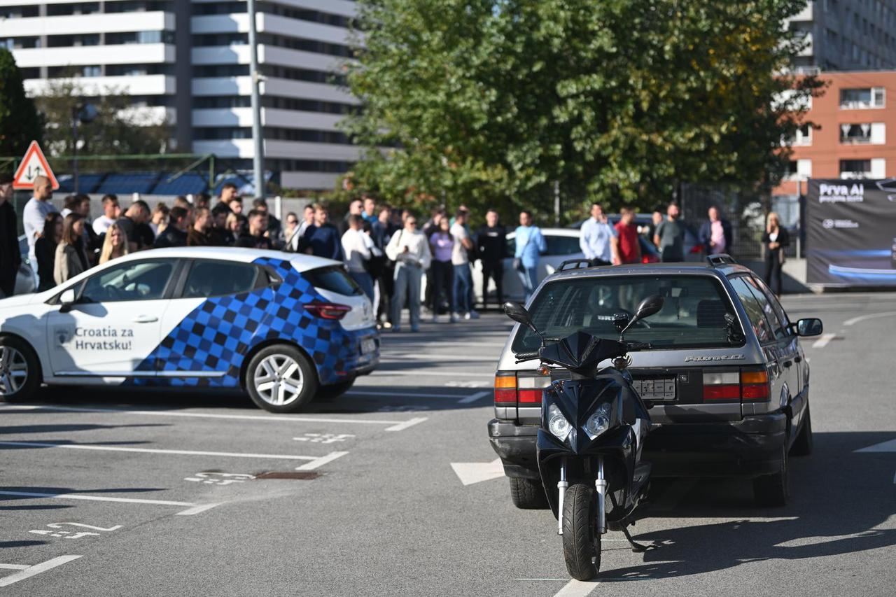 Zagreb: Crash test simulacijom sudara automobila i motocikla