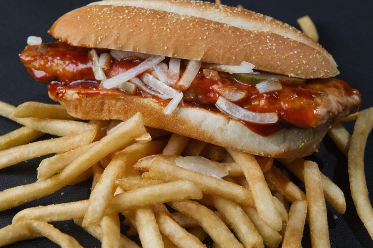 'TO GO WITH AFP STORY US-FOOD-SOCIETY-MCDONALD\'S  A photo of a McDonalds\' McRib sandwich, next to fries on November 2, 2010. Fast food giant McDonald\'s is bringing back a sandwich -- the McRib -- t