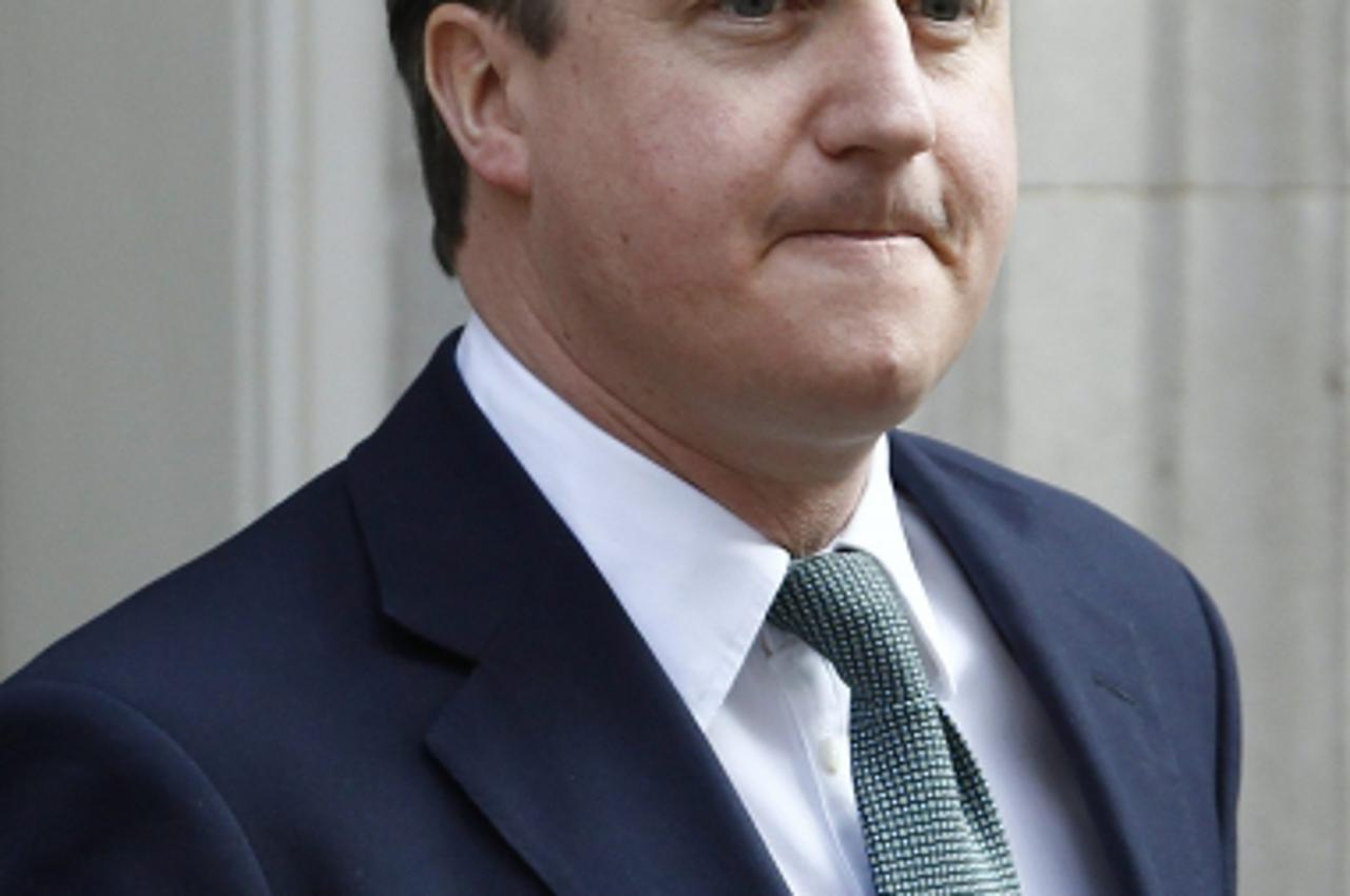 \'Britain\'s Prime Minister David Cameron leaves number 10 Downing Street in London March 21, 2012. REUTERS/Suzanne Plunkett (BRITAIN - Tags: POLITICS)\'