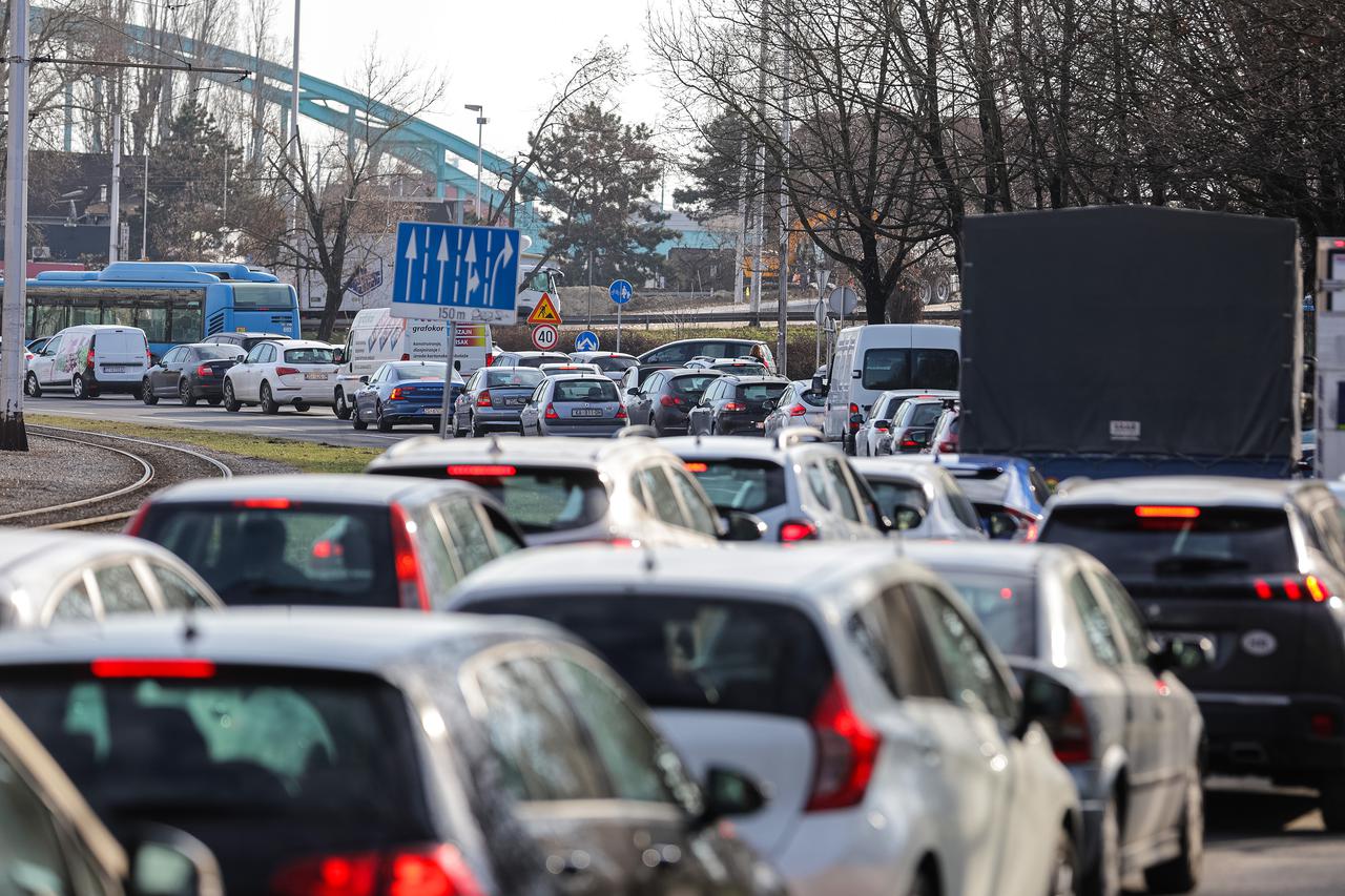 Prometni kolaps u Zagrebu zbog radova na Jadranskom mostu