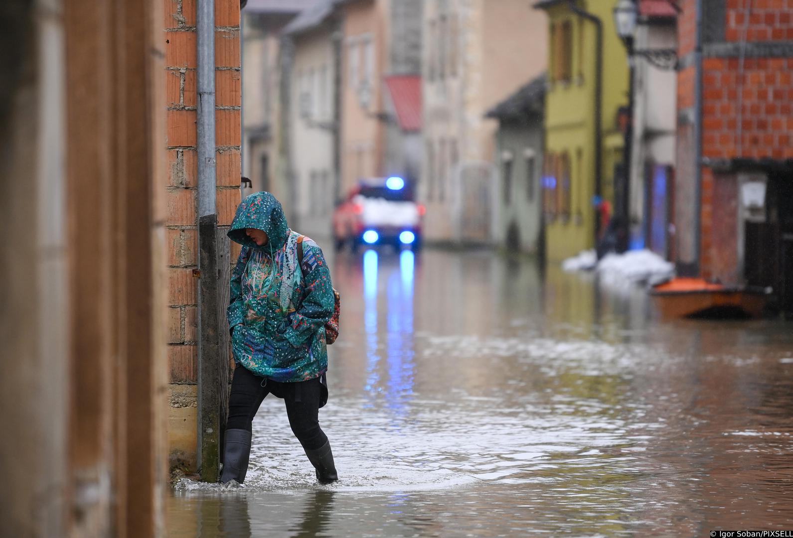 17.05.2023., Hrvatska Kostajnica - Rijeka Una   kod Hrvatske Kostajnice u 24 sata je narasla dodatnih pola metra i poplavila i vise djelove grada, zatvorena je i cesta do granicnog prijelaza.  Photo: Igor Soban/PIXSELL