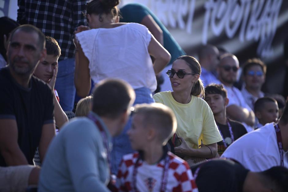 Međusobni okršaj zvijezda Vatrenih u uličnom nogometu održan je u Zagrebu