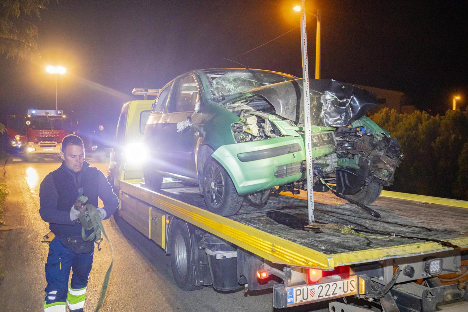 03.05.2022.., Pula - 
Prometna nesreca na zupaniskoj cesti Fazana-Veli vrh prije skretanja za Stinjan. Hundai Getz zelene boje sletio je sa ceste te udario u stablo. Osoba je preminula u vozilu pitne pomoci. Photo: Srecko Niketic/PIXSELL