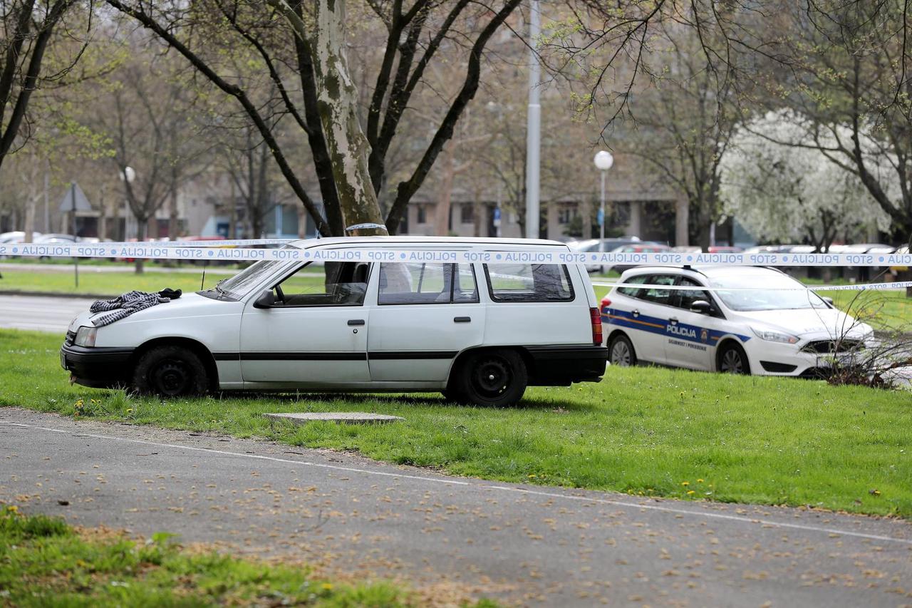 Policijski očevid nakon potjere za ukradenim automobilom u Novom Zagrebu