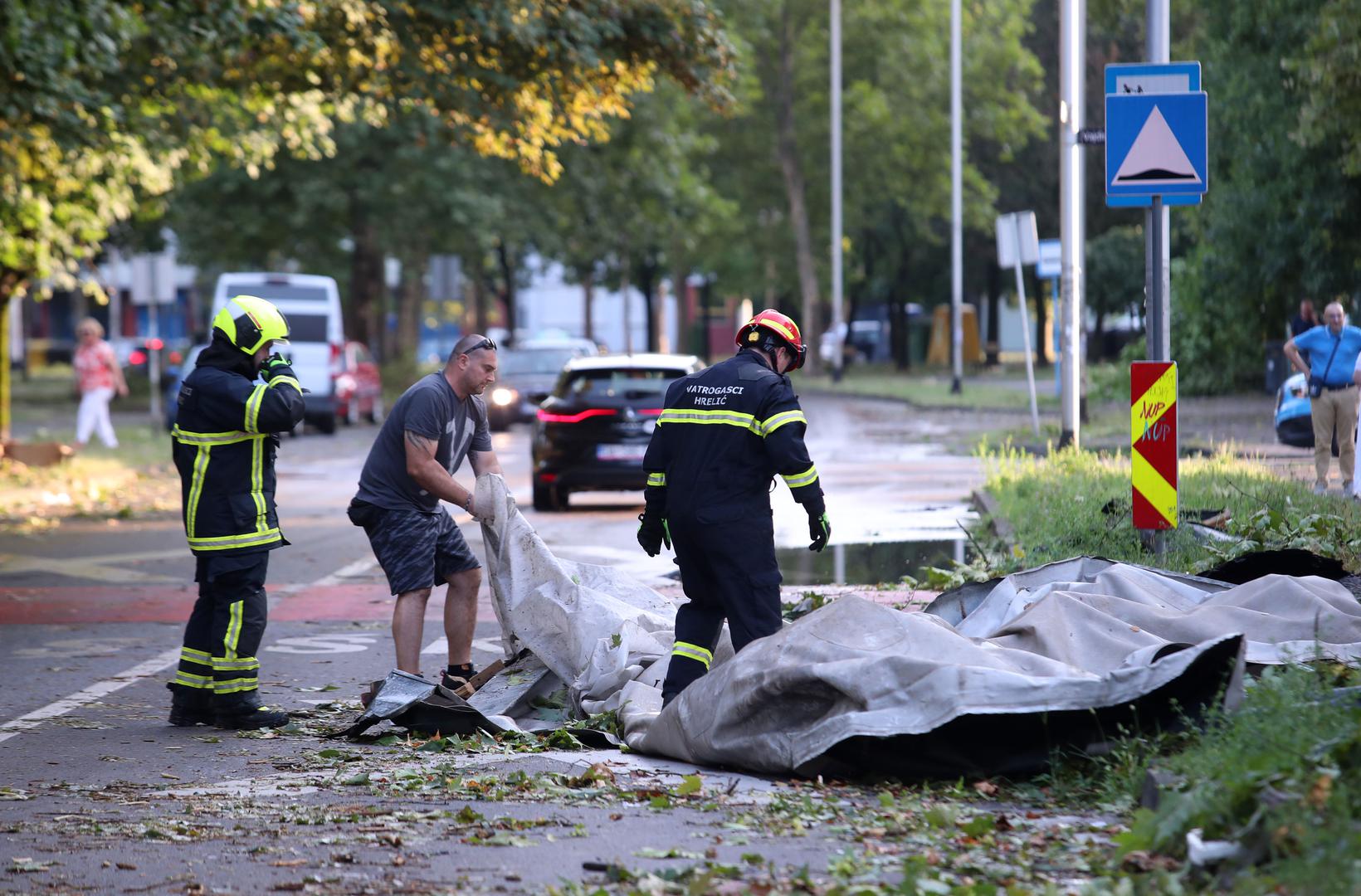 Oštećeno je tada i više od 2000 objekata, a županijski centri 112 zaprimili su više od 4500 poziva. 