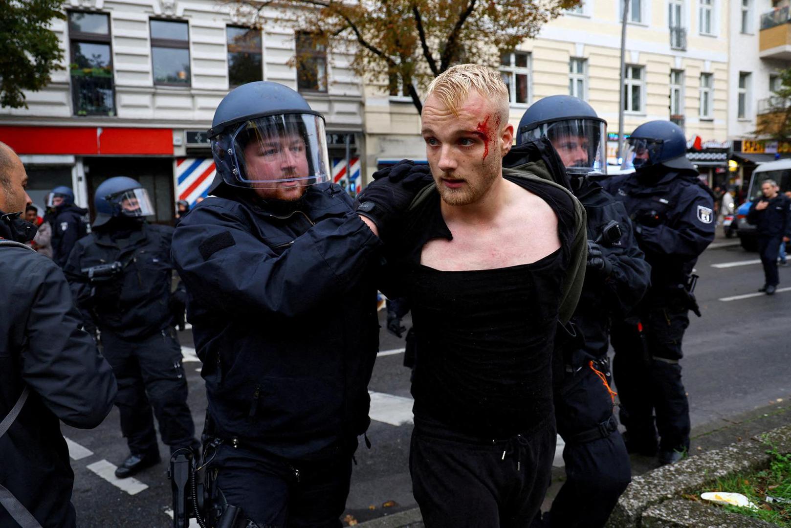 A man is detained during a Pro-Palestinian protest during the ongoing conflict between Israel and the Palestinian Islamist group Hamas, in Berlin, Germany, October 13, 2023. REUTERS/Fabrizio Bensch  REFILE - CORRECTING INFORMATION FROM "A PRO-PALESTINIAN DEMONSTRATOR IS DETAINED" TO "A MAN IS DETAINED DURING A PRO-PALESTINIAN PROTEST"   Photo: Fabrizio Bensch/REUTERS