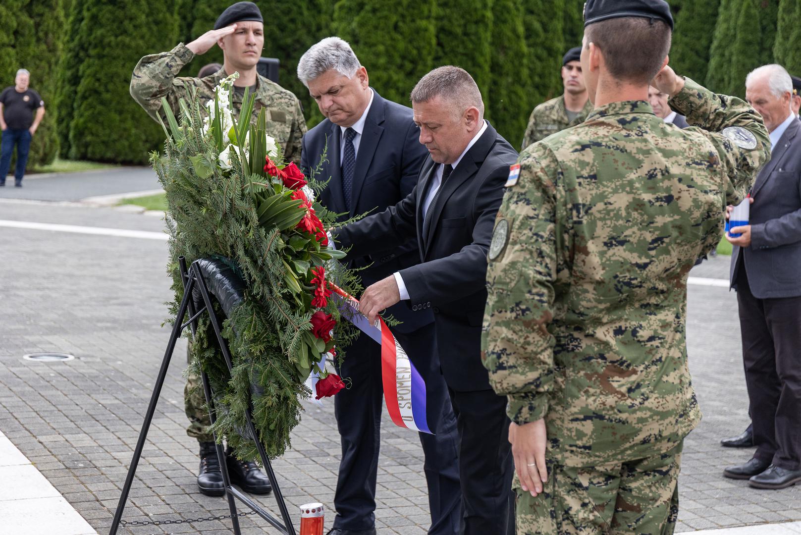 30.05.2022., Vukovar - Odavanje pocasti poginulim, nestalim, ubijenim i umrlim hrvatskim braniteljima na Memorijalnom groblju zrtava iz Domovinskog rata u Vukovaru povodom obiljezavanja Dana drzavnosti. Photo: Davor Javorovic/PIXSELL