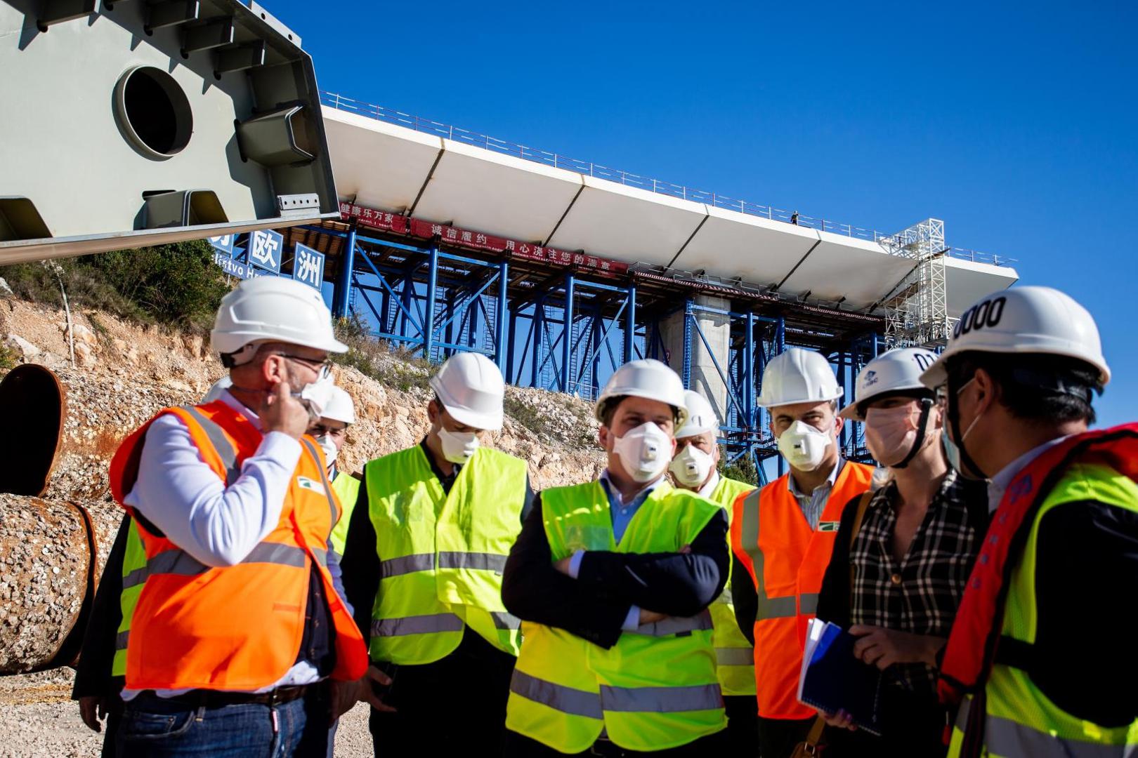 20.10.2020., Komarna - Obilazak Peljeskog mosta brodom s ministrom Olegom Butkovicem, Brankom Bacicem i ostalim duznosnicima.
Photo: Milan Sabic/PIXSELL