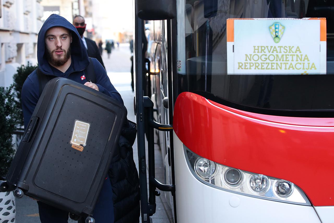 Zagreb: Hrvatski nogometaši otputovali u Sloveniju