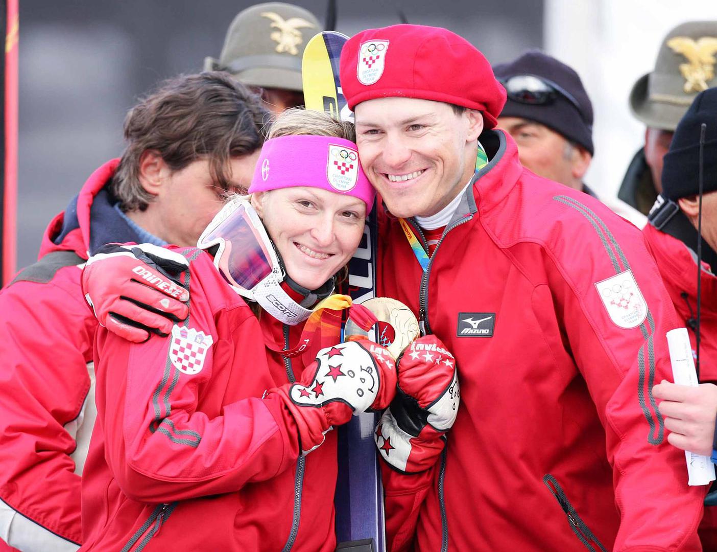 16.02.2006.,Torino,Italija - ZOI Torino 2006,  Setstriere. Zenska kombinacija spust.r"nJanica Kostelic osvojila je zlatnu medalju u kombinaciji. Ivica i Janica.r"nPhoto: Zeljko Lukunic/PIXSELL