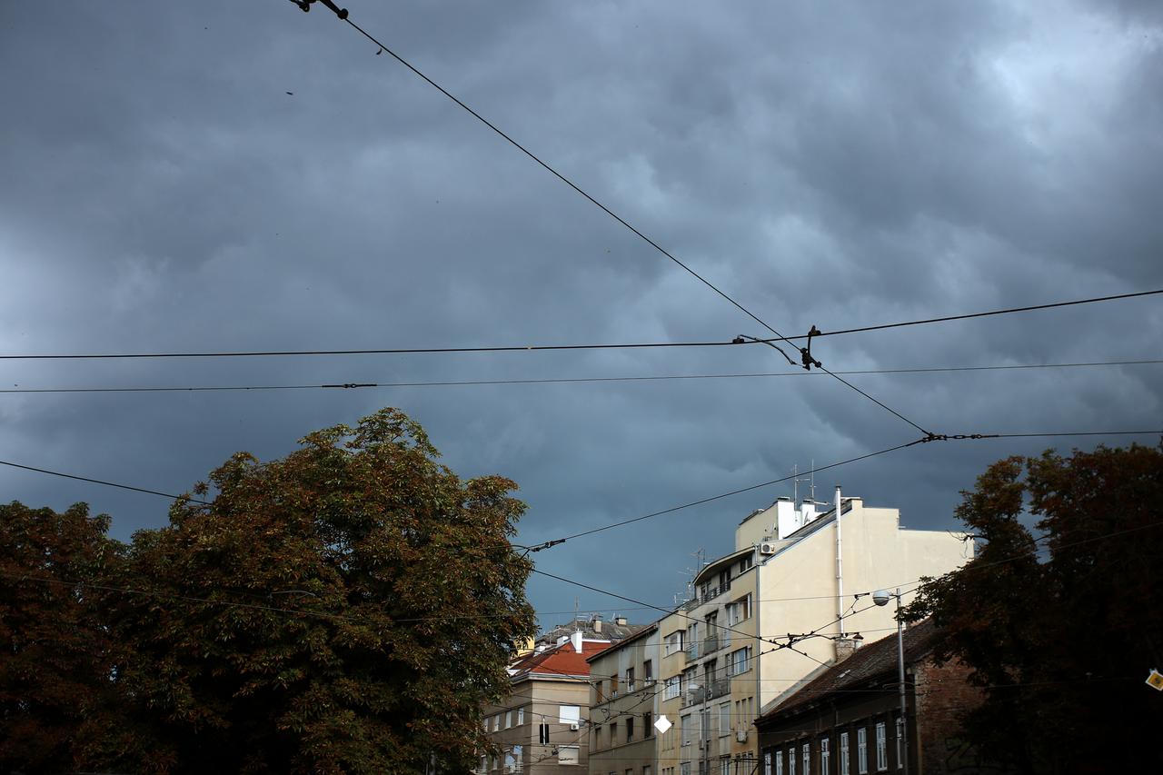 Tmurni oblaci nadvili se nad Zagrebom