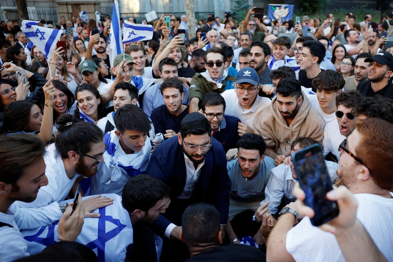 Demonstrators protest in support of Israel outside the Israel embassy in Madrid, Spain, October 10, 2023. REUTERS/Juan Medina Photo: JUAN MEDINA/REUTERS