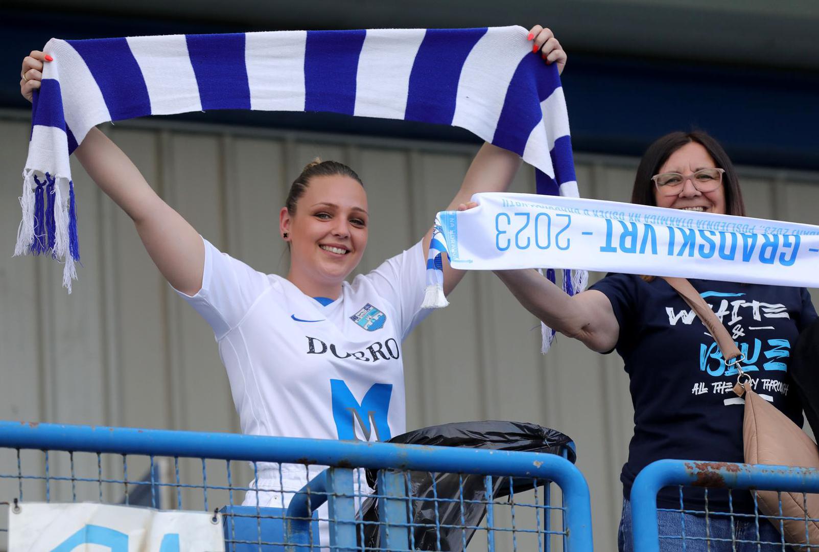 27.05.2023., Osijek - Stadion Gradski vrt, 36. kolo SupreSport HNL NK Osijek - HNK Rijeka. Osijek se oprasta od Gradskog vrta i od slijedece sezone igrat ce na novom stadionu na Pampasu. Navijaci Photo: Dubravka Petric/PIXSELL