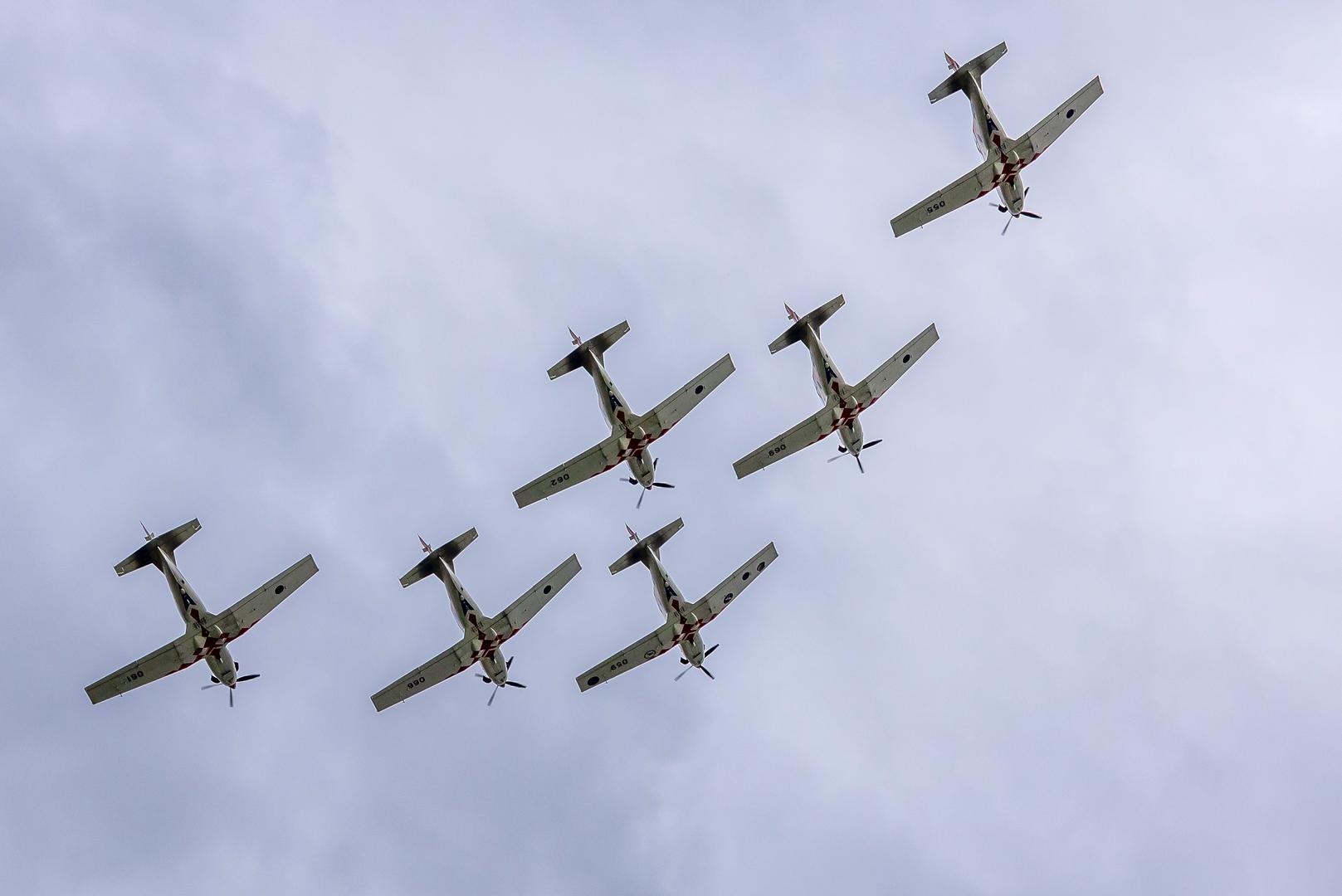 10.10.2023., Osijek - Akrobatska grupa „Krila Oluje“ preletjet su u prijepodnevnim satima iznad brojnih hrvatskih gradova, od Karlovca do Vukovara. Prelet aviona iznad Osijeka. Photo: Davor Javorovic/PIXSELL