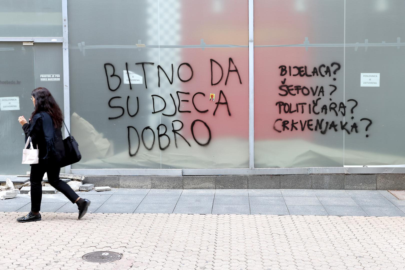 "Grafite sam napisao da se potakne malo rasprava u društvu i u eteru. Svi natpisi u gradu su 'ubij Srbina', 'ubij tovara', ubij ovog, ubij onog - ubij drugačijeg. Je li tako?", kazao je tada autor grafita, Goran Pavić Sefo.