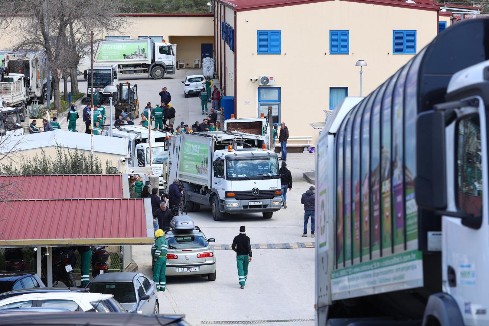 05.04.2023., Split - Dogovorom izmedu radnika Cistoce i gradonacelnika Puljka zavrsen je strajk te su radnici nastavili s obavljanjem svojih poslova. Photo: Miroslav Lelas/PIXSELL