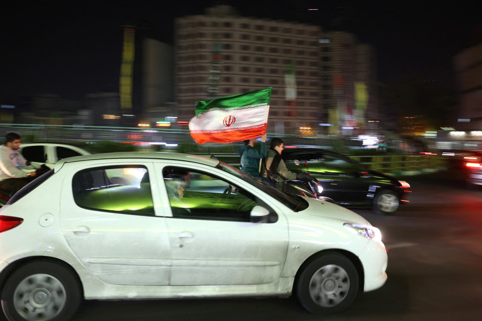 Ranije navečer, Iran je ispalio salvu balističkih projektila na Izrael.

