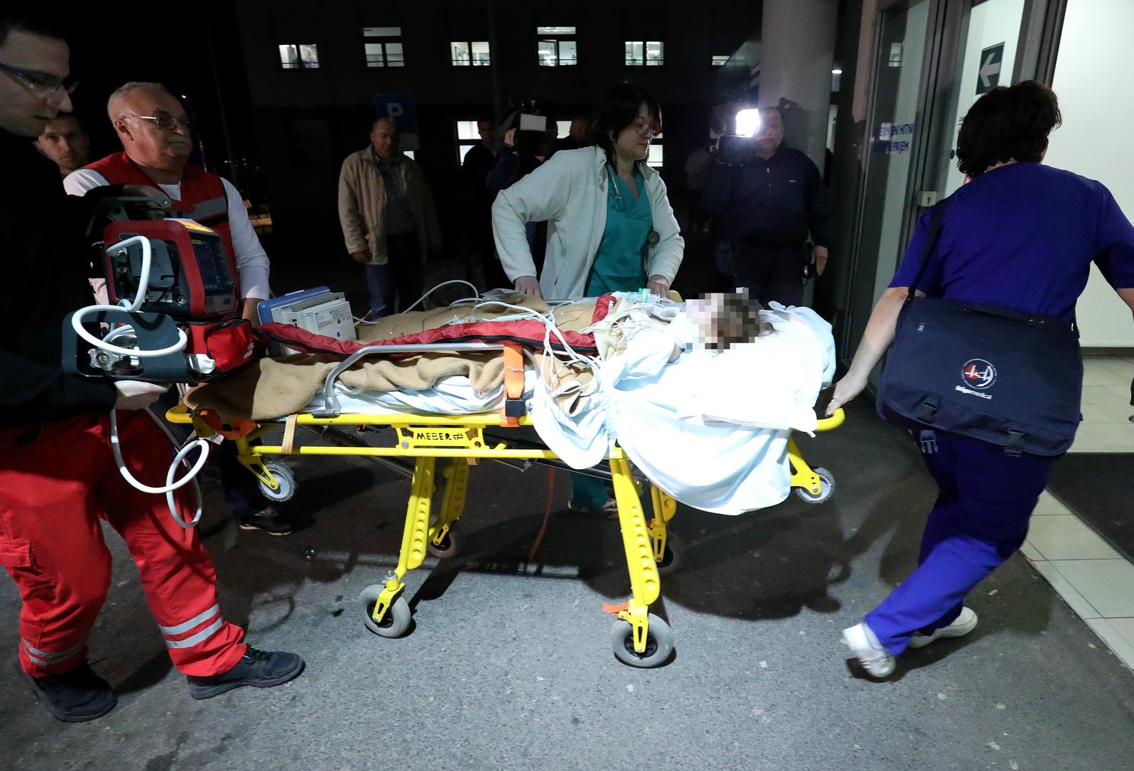 Sedmogodišnja djevojčica, koja je u jutros ujutro teško ozlijeđena na Pagu, zbog pogoršanog zdravstvenog stanja prebačena je sanitetskim vozilom na daljnje liječenje u Klinicki bolnički centar Zagreb.