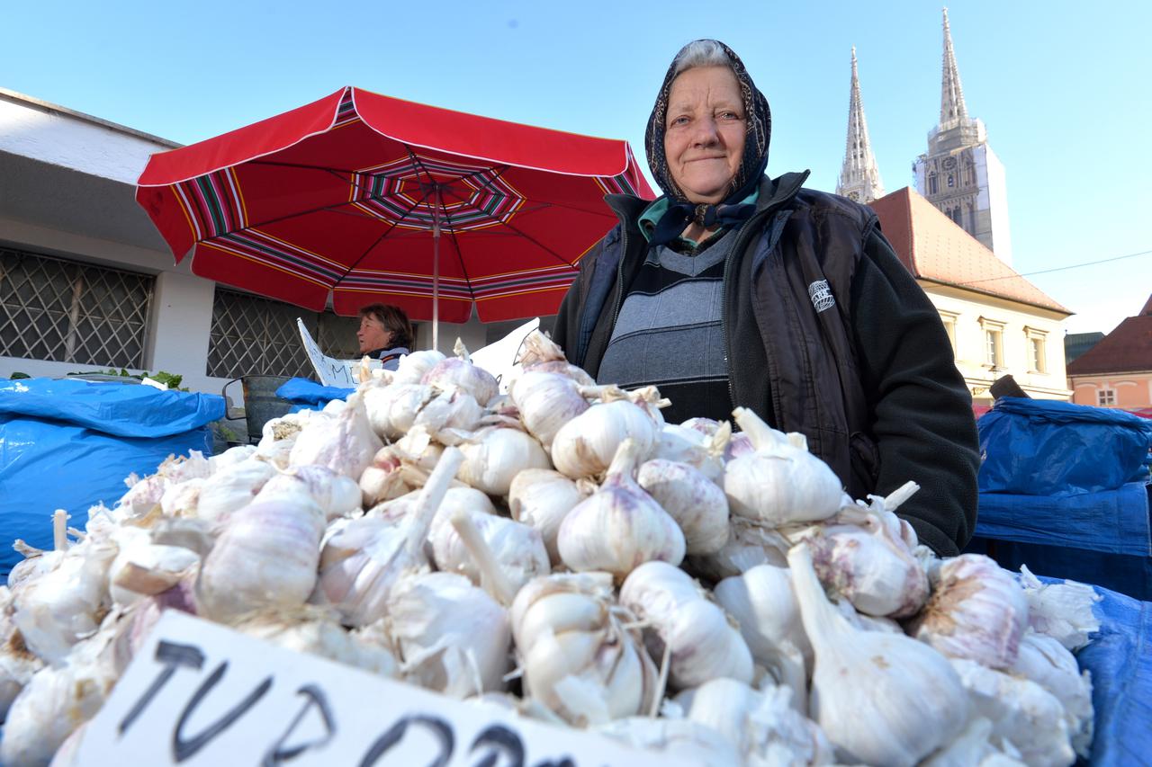 04.02.2016., Zagreb - Djurdjica Janusic radi na trznici Dolac vec 54 godine a pocela je sa 17, i namjerava raditi dok ju zdravlje sluzi. Photo: Marko Lukunic/PIXSELL