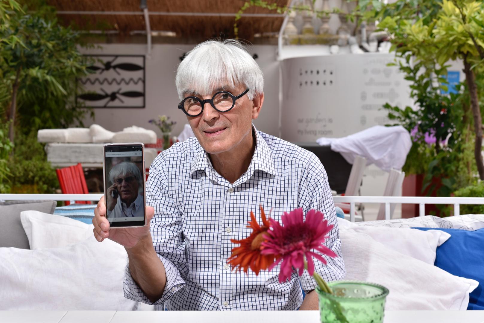 NOKIA 7 PLUS Trogiranin Ive Dražić i Bernie Ecclestone - tko je tko? Obojica drže i mobitele u ruci...
(Pomoć: na zaslonu mobitela je Bernie Ecclestone)