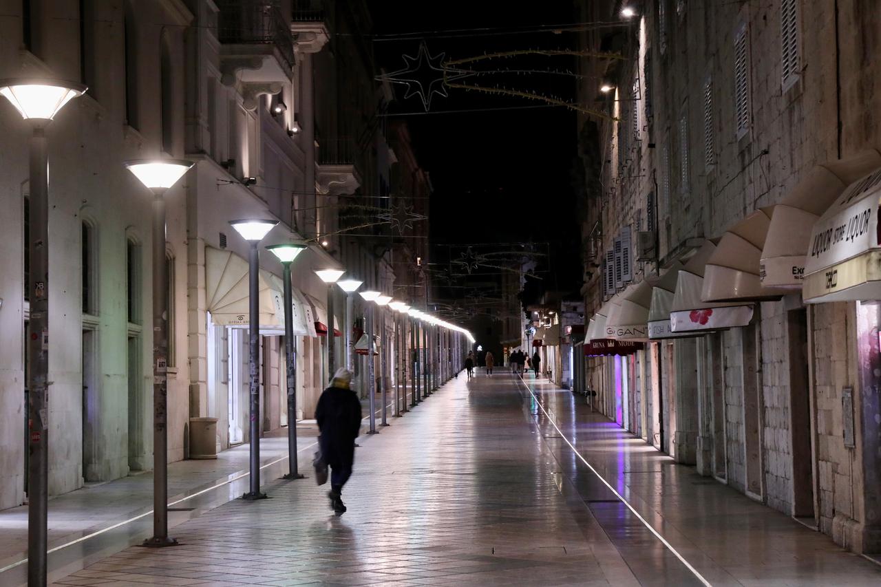 Split: Bura ispraznila ulice i trgove u centru grada